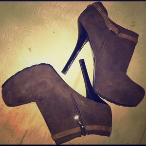 Guess platform bootie stiletto brown suede 7.5